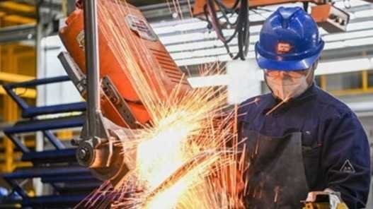 中国经济半年报:GDP同比增长4.7%,新动能贡献超四成